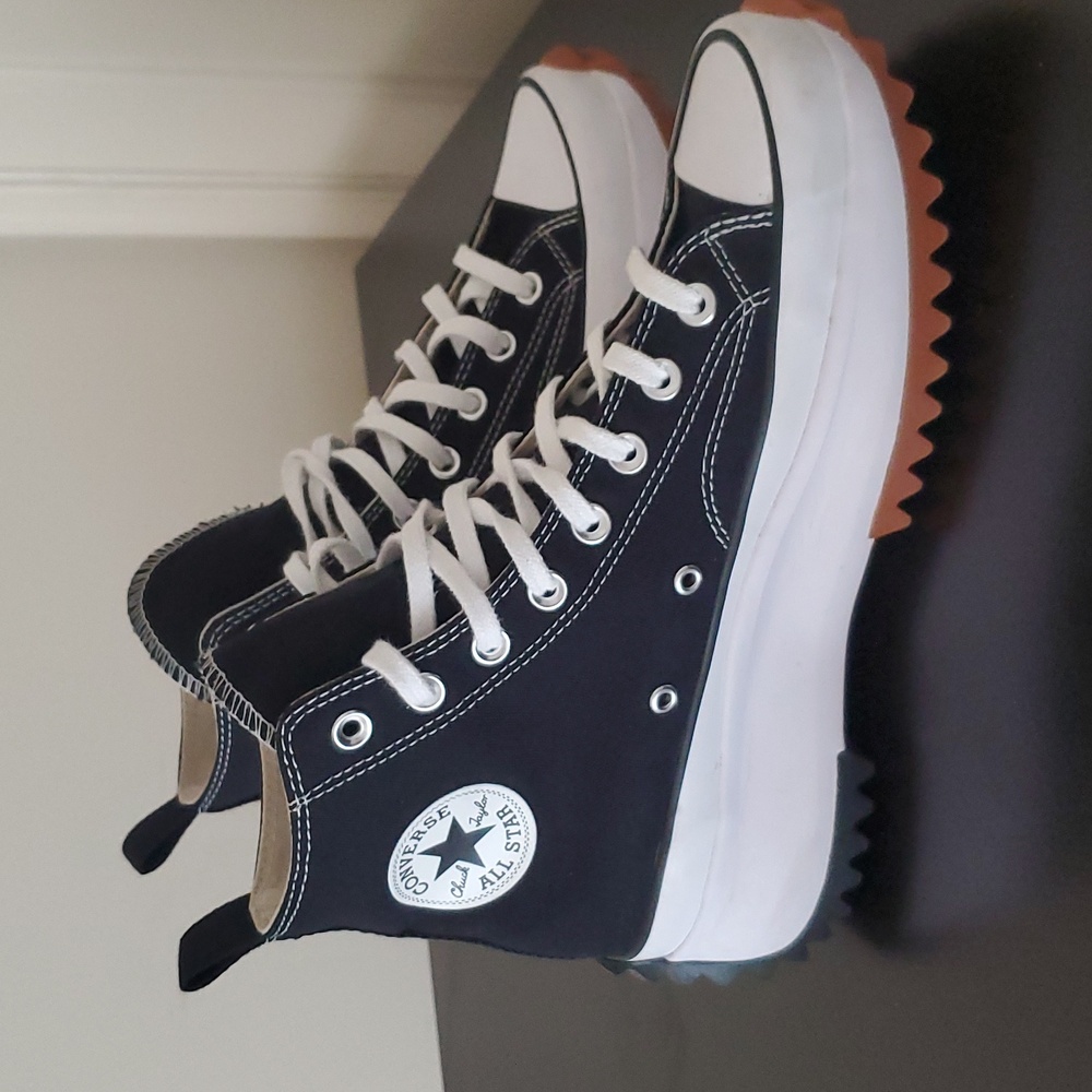 Converse Chuck Taylor All Star Hi-Top Athletic Shoes. Size: 9